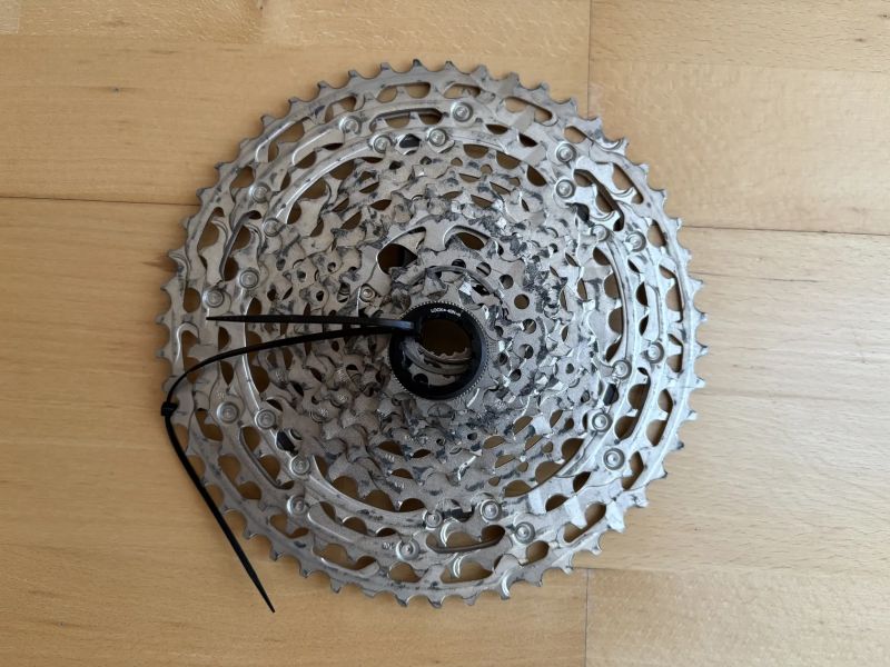 Shimano Deore M6100, 10-51, 12 rychlostí.