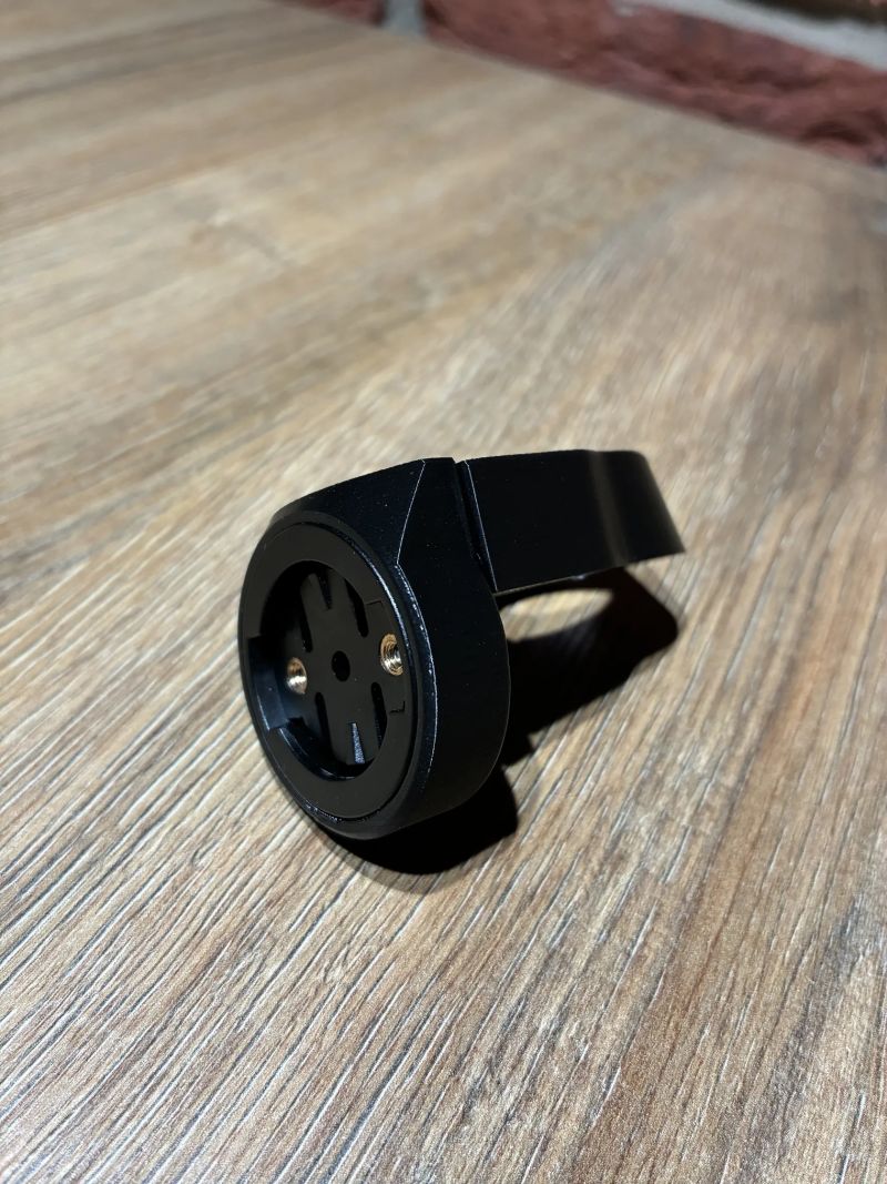 Trek Domane Gen4 držák radaru Garmin