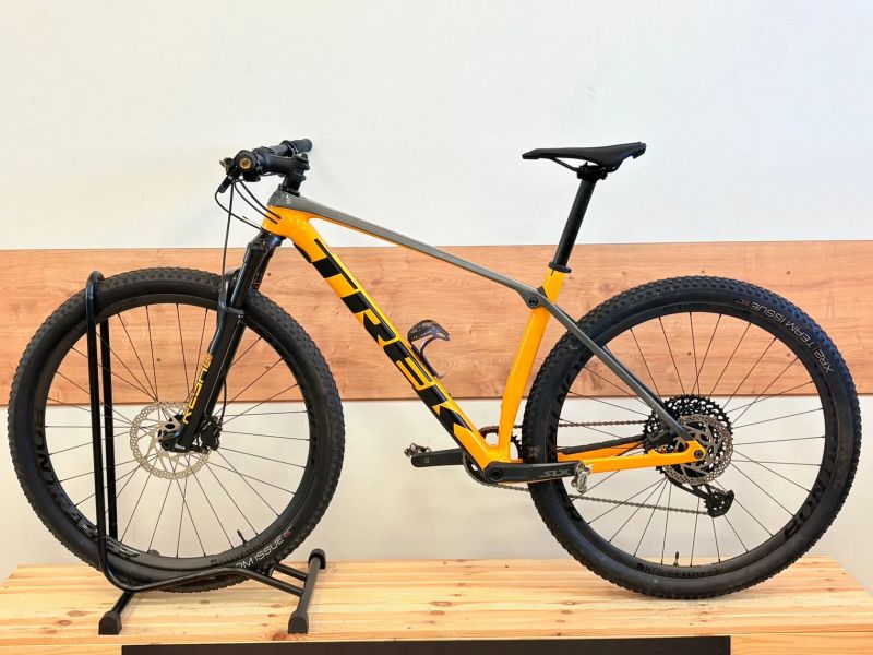 Trek PROCALIBER 9.7 karbonová kola 