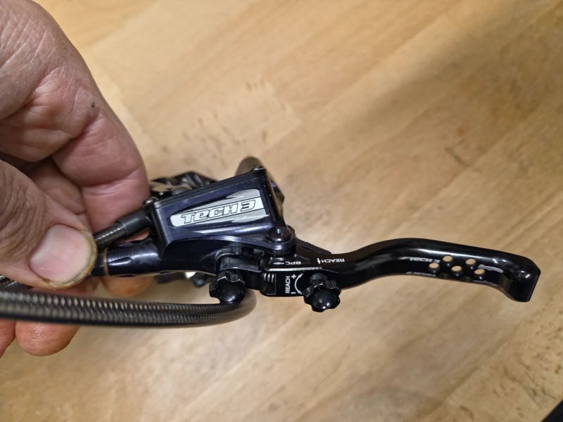 Prodám páky Hope Tech 3 + třmeny new V4 + hadice Goodridge carbon