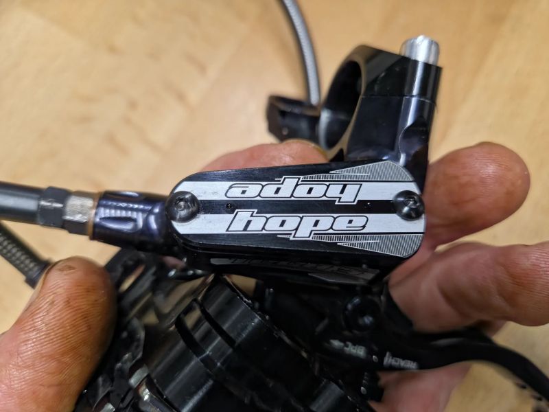 Prodám páky Hope Tech 3 + třmeny new V4 + hadice Goodridge carbon