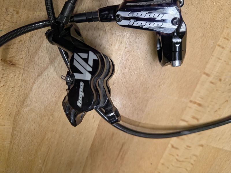 Prodám páky Hope Tech 3 + třmeny new V4 + hadice Goodridge carbon