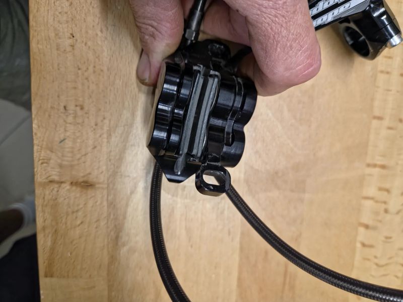 Prodám páky Hope Tech 3 + třmeny new V4 + hadice Goodridge carbon