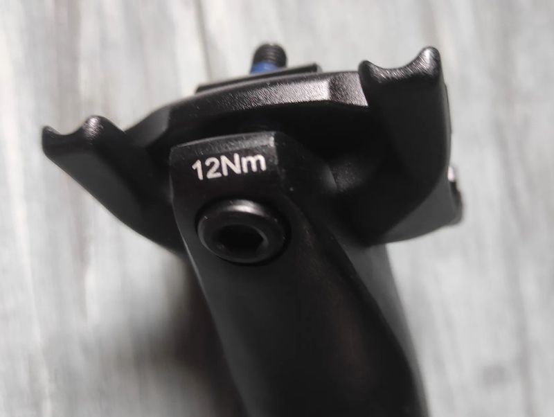 sedlovka Promax light, průměr 31,6 mm, délka 400 mm