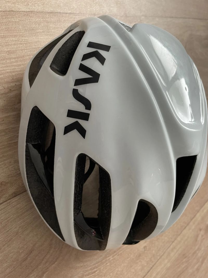 Helma KASK Protone vel L bílá, lehká, nebouraná, používaná, ale výborný stav