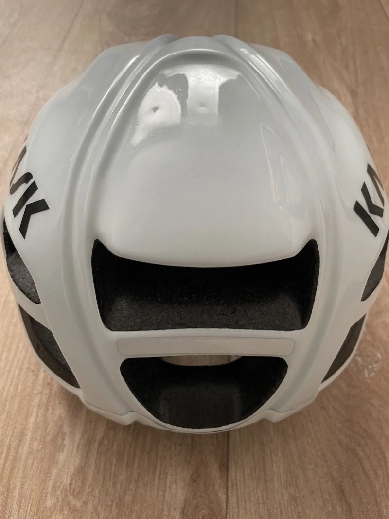 Helma KASK Protone vel L bílá, lehká, nebouraná, používaná, ale výborný stav