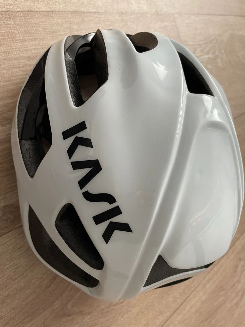 Helma KASK Protone vel L bílá, lehká, nebouraná, používaná, ale výborný stav