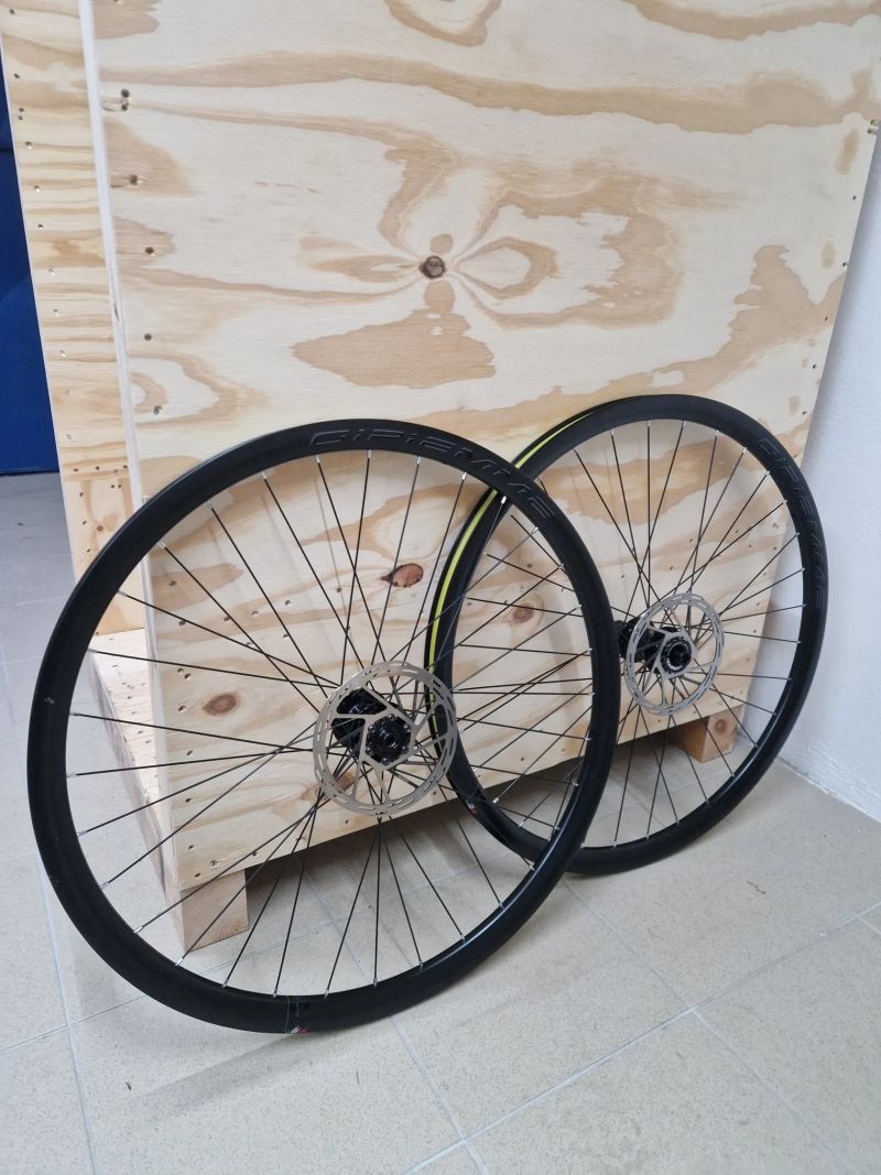 Prodám nové kola Gipiemme 825