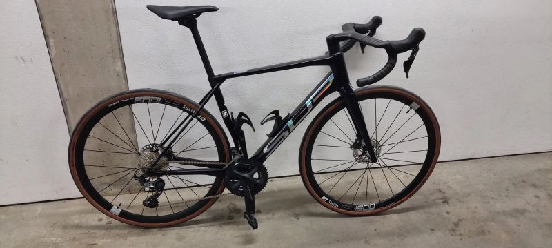 Superior X-ROAD TEAM ISSUE 2024 / vel. M ( posed 182cm )