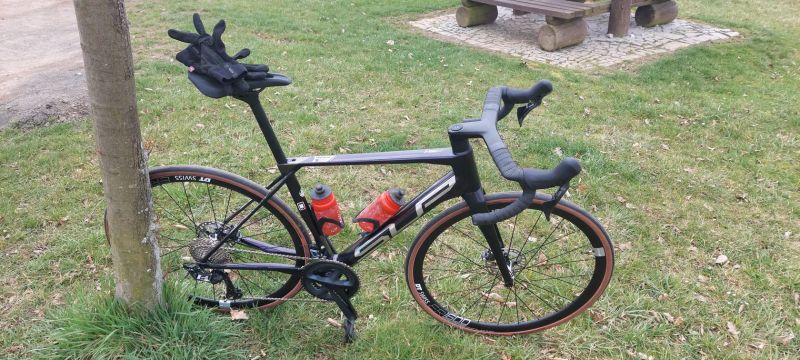 Superior X-ROAD TEAM ISSUE 2024 / vel. M ( posed 182cm )