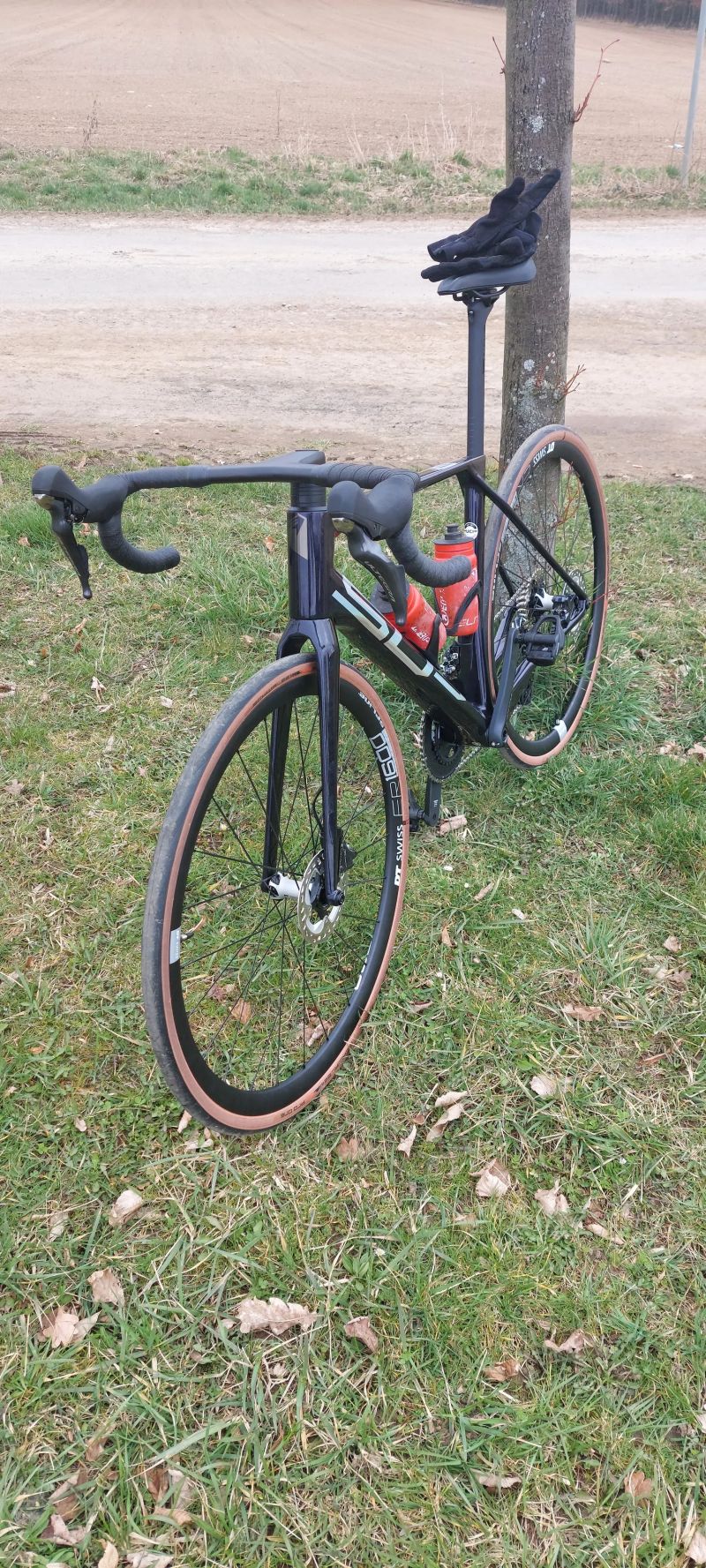 Superior X-ROAD TEAM ISSUE 2024 / vel. M ( posed 182cm )