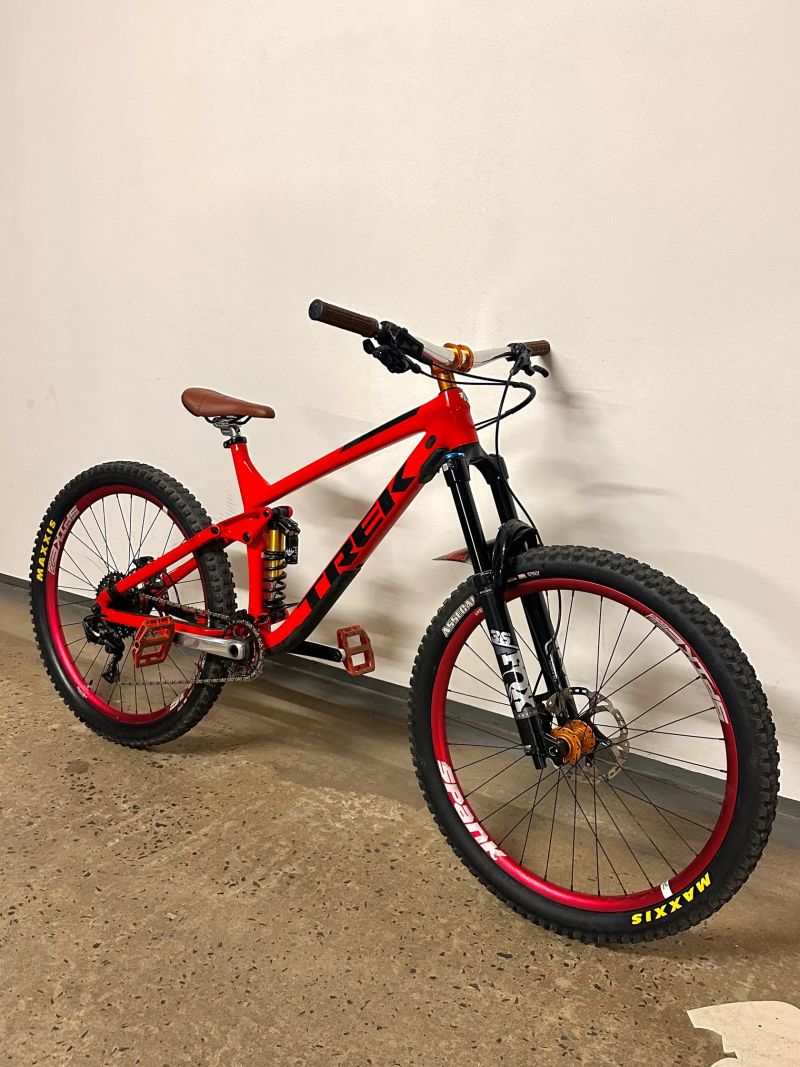 CUSTOM ENDURO TREK REMEDY | TOP