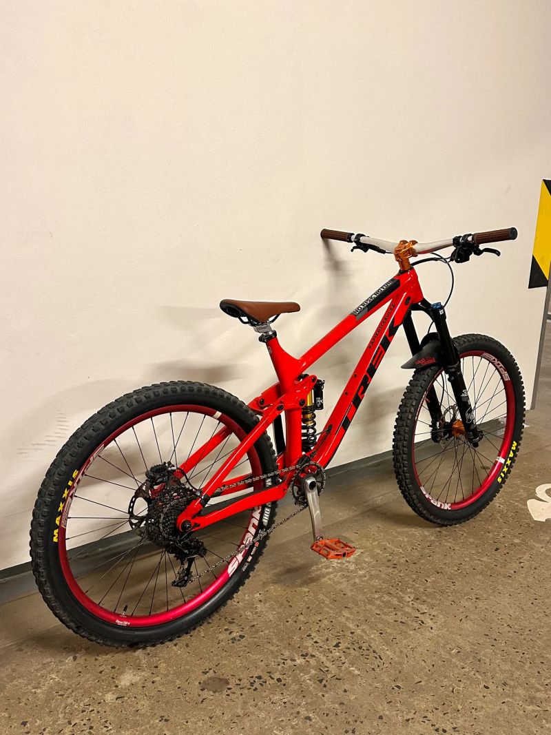 CUSTOM ENDURO TREK REMEDY | TOP