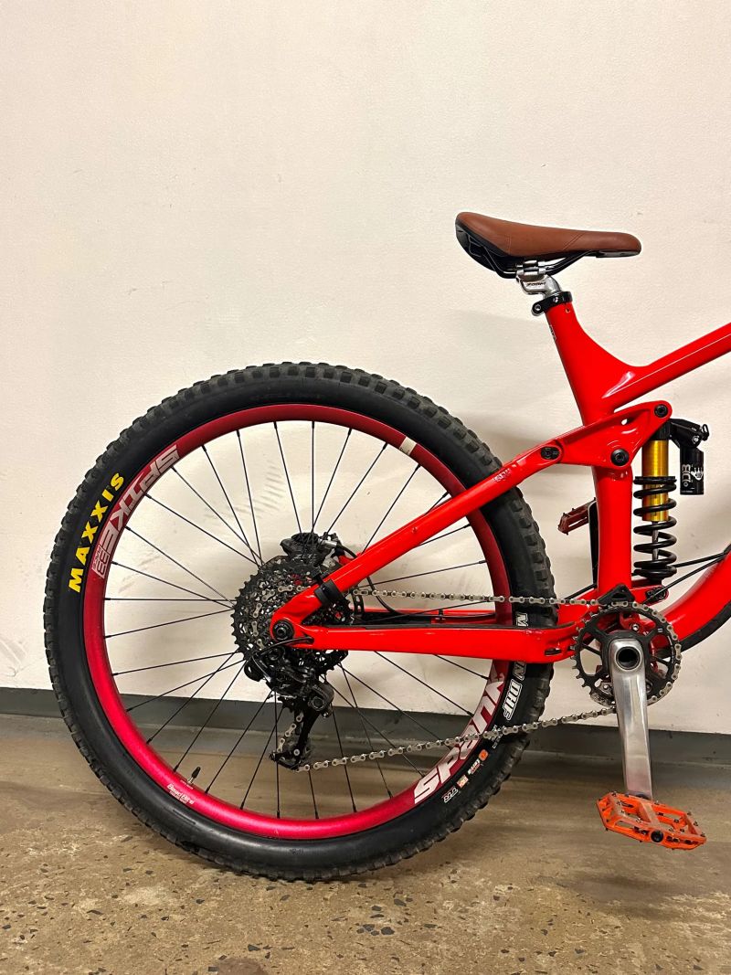 CUSTOM ENDURO TREK REMEDY | TOP