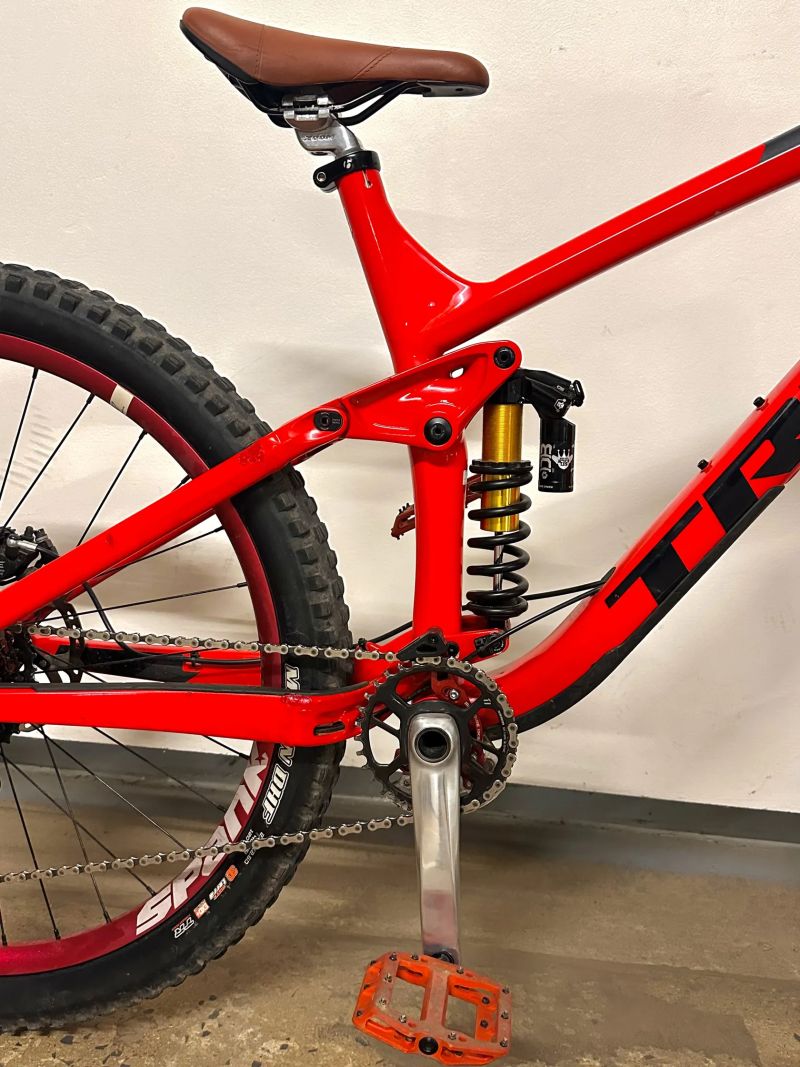 CUSTOM ENDURO TREK REMEDY | TOP