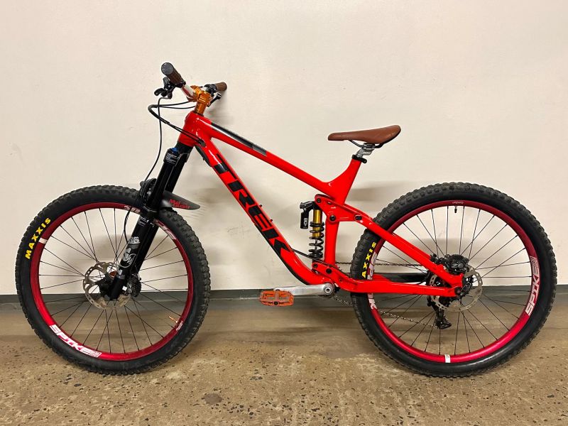 CUSTOM ENDURO TREK REMEDY | TOP