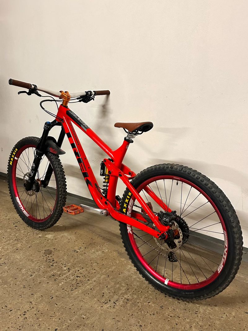 CUSTOM ENDURO TREK REMEDY | TOP