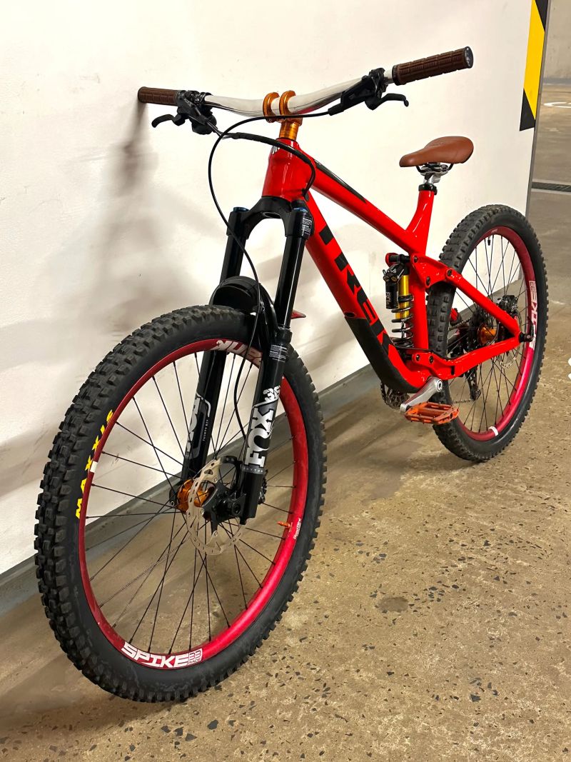 CUSTOM ENDURO TREK REMEDY | TOP