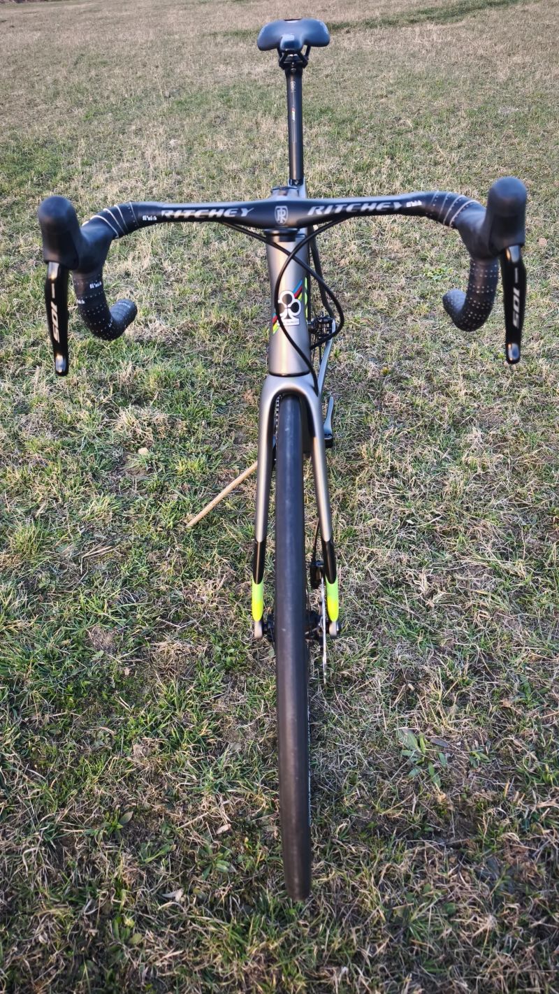 Silniční kolo Colnago CLX Disc (úplně nová elektrická sada Di2 2x12)