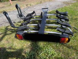 Nosič pro 4 jízdní kola na tažné zařízení