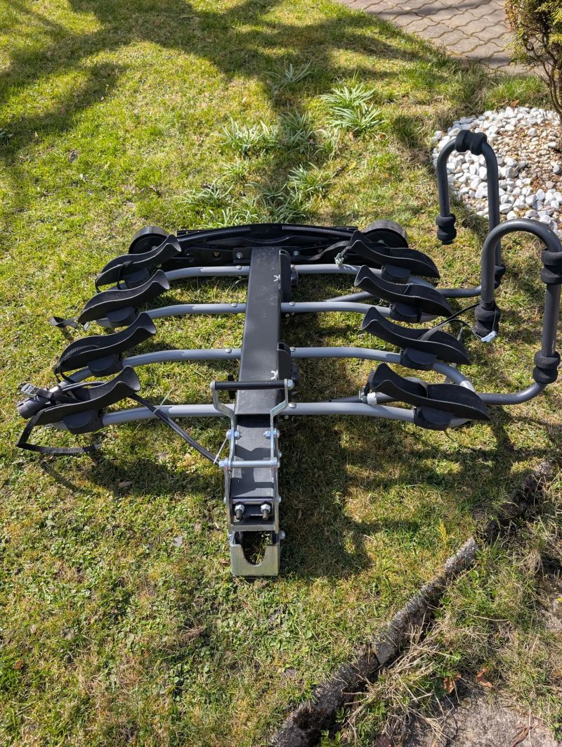 Nosič pro 4 jízdní kola na tažné zařízení