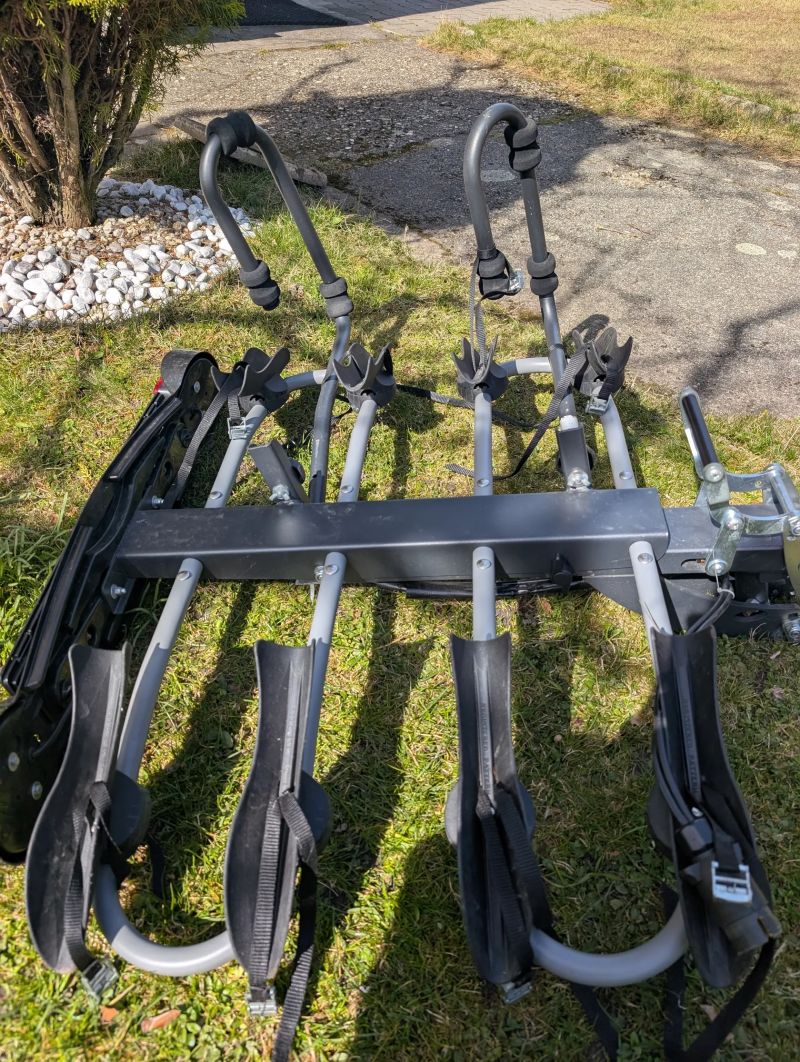 Nosič pro 4 jízdní kola na tažné zařízení