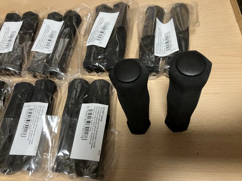 10 ks nové MTB gripy Sting ST-907 pěnové černé originálně zabalené