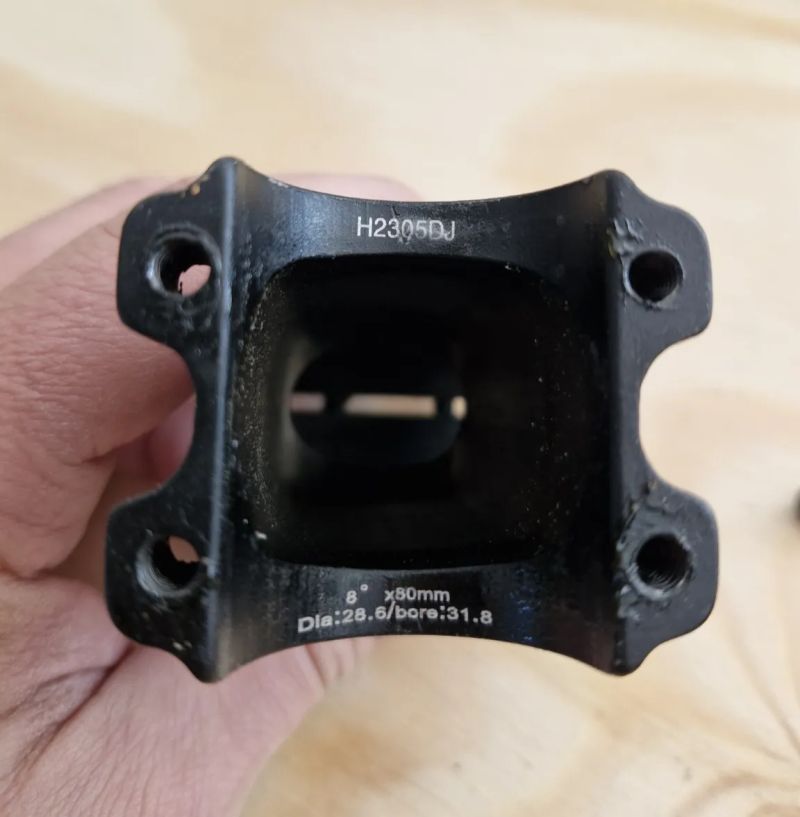 Gravel kokpit Giant D-fuse 480 mm(řidítka) + 80 mm (předs.)