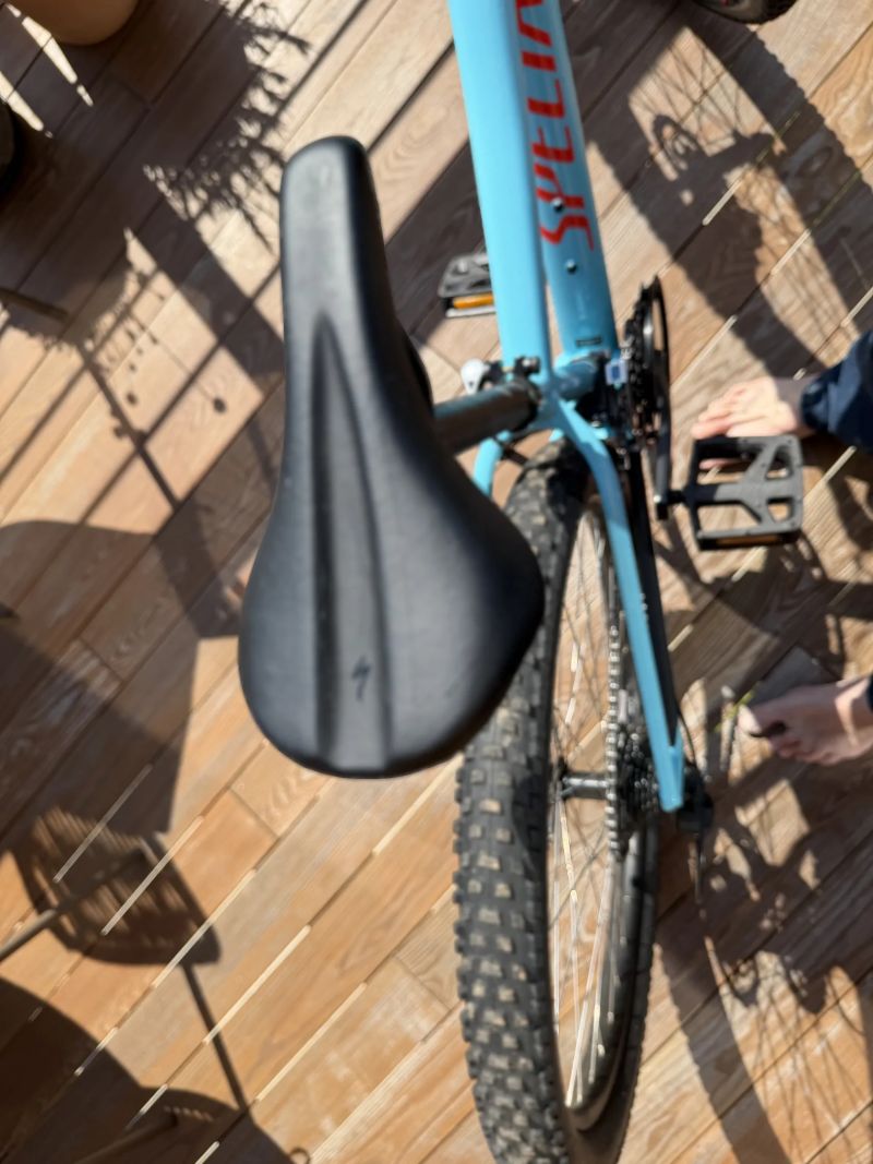 Specialized Men’s Pitch 27.5, velikost S, v barvě Gloss Light Blue / Rocket Red