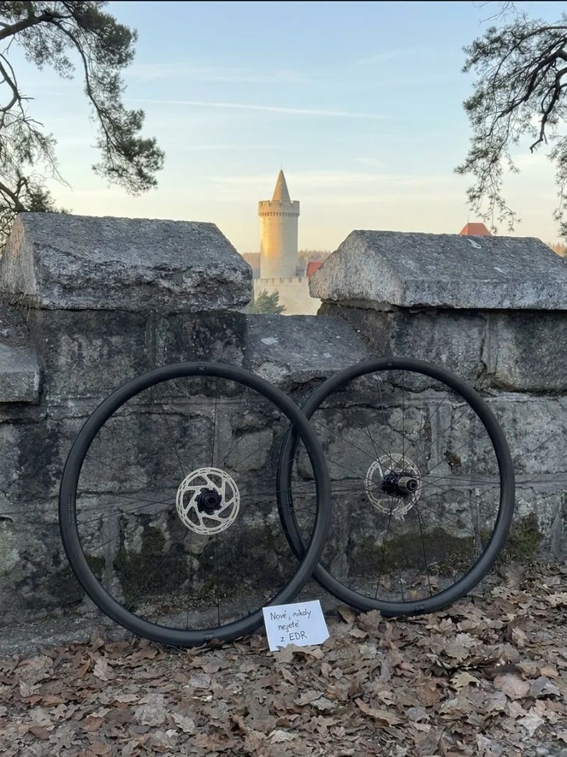 Nejetá karbonová kola Van Rysel 