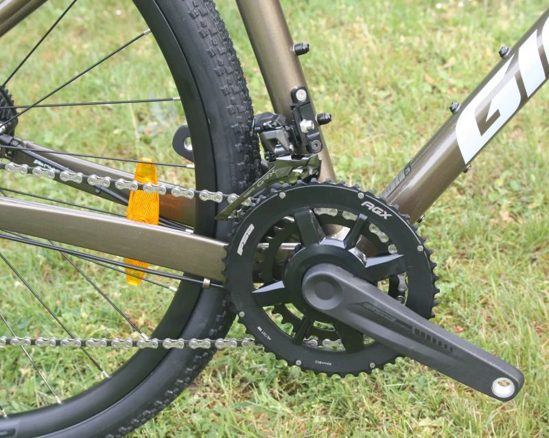 GIANT Revolt 0 Pyrite Brown - velmi pohodlné gravel kolo s hliníkovým rámem – NOVÉ