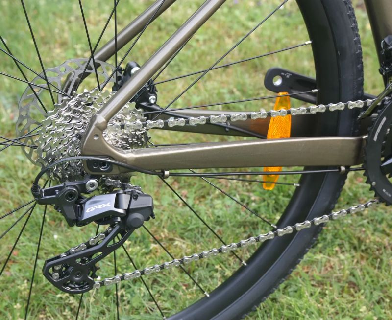 GIANT Revolt 0 Pyrite Brown - velmi pohodlné gravel kolo s hliníkovým rámem – NOVÉ