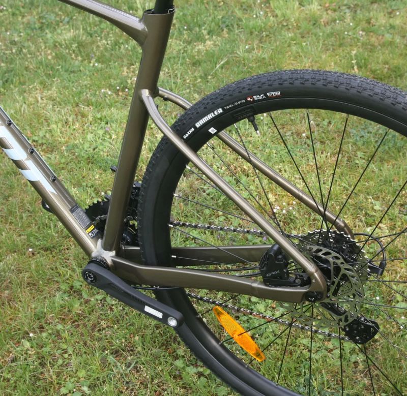 GIANT Revolt 0 Pyrite Brown - velmi pohodlné gravel kolo s hliníkovým rámem – NOVÉ