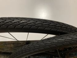 Různé pláště z předváděcích kol