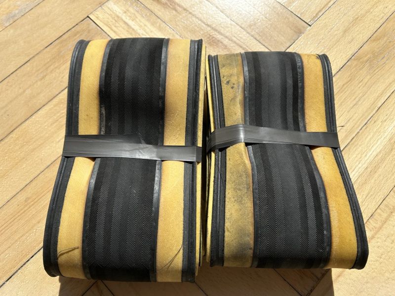 Různé pláště z předváděcích kol