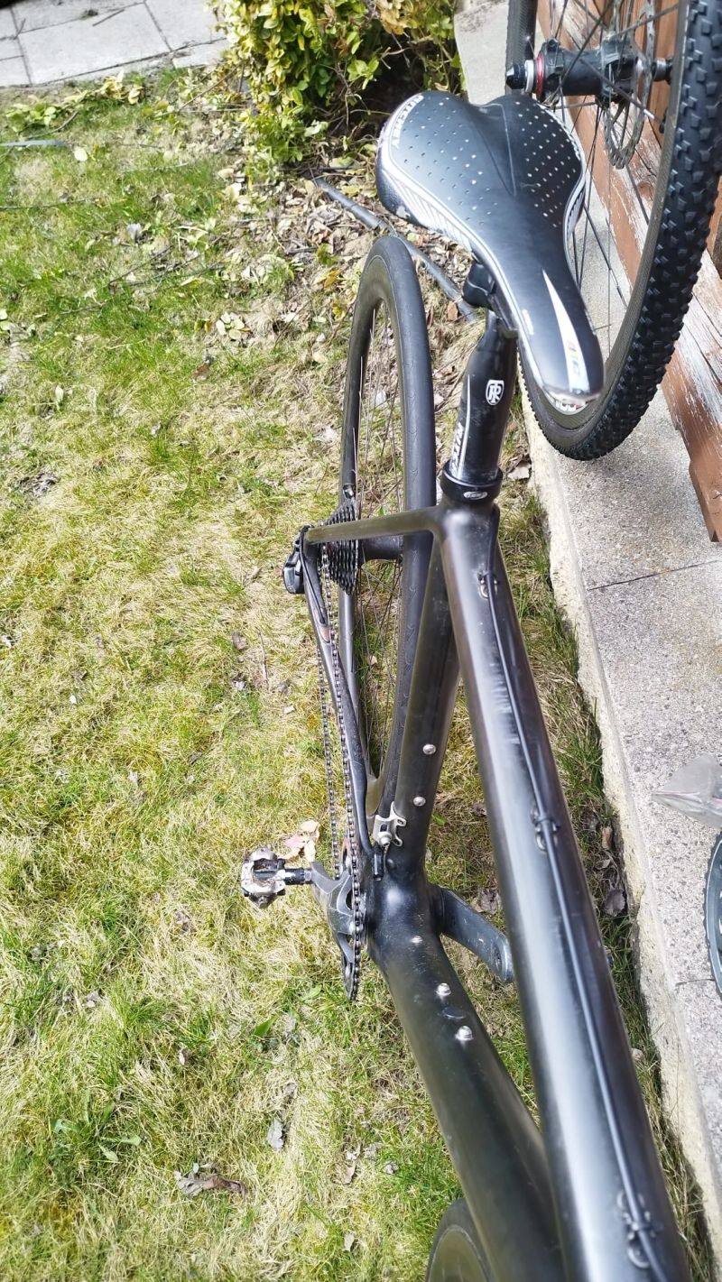 Prodám lehké karbonové silniční/krosove kolo