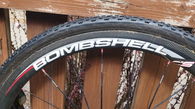 Prodám lehké karbonové silniční/krosove kolo