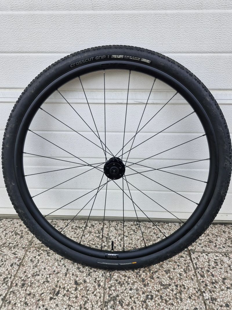 Zapletená kola Giant XCT-1 Disc (700c), minimální nájezd