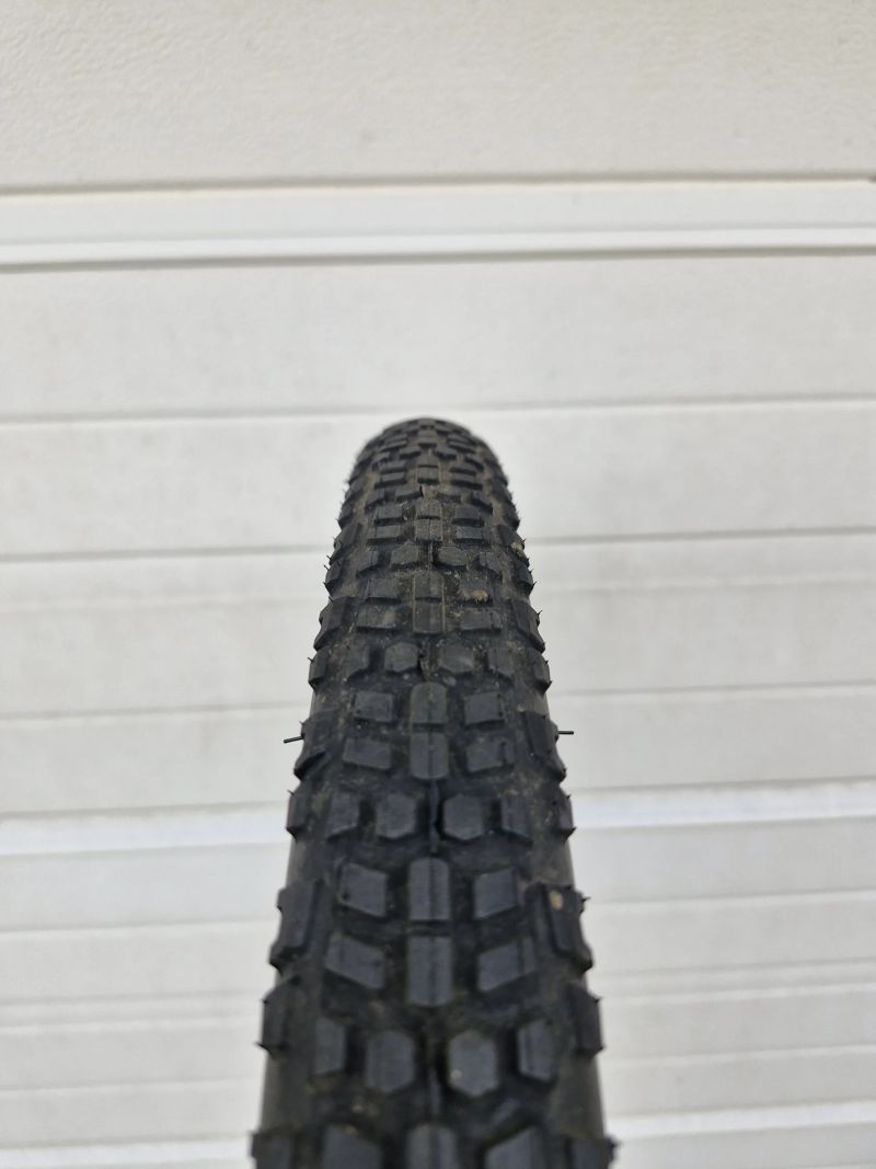 Zapletená kola Giant XCT-1 Disc (700c), minimální nájezd