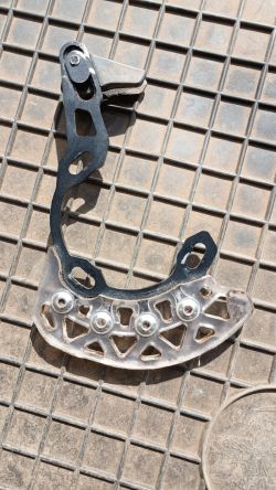 vodítko řetězu MANOBIKE EN Top s bashguardem ISCG05 černé