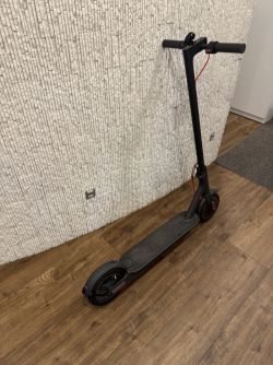 Prodám elektrickou koloběžku Xiaomi Mi Electric Scooter Pro 
