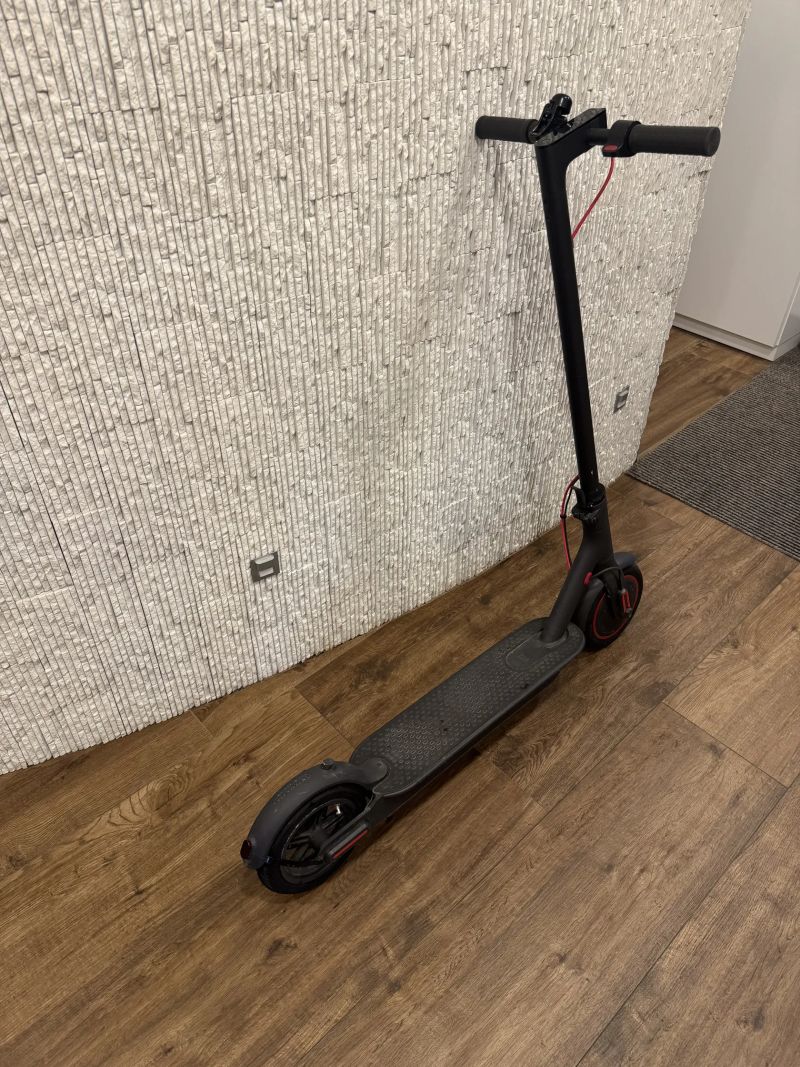Prodám elektrickou koloběžku Xiaomi Mi Electric Scooter Pro 