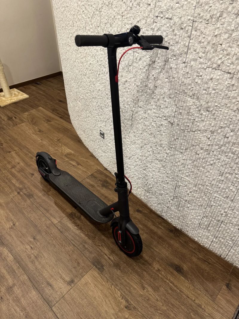 Prodám elektrickou koloběžku Xiaomi Mi Electric Scooter Pro 