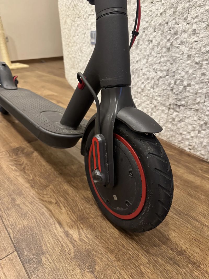 Prodám elektrickou koloběžku Xiaomi Mi Electric Scooter Pro 