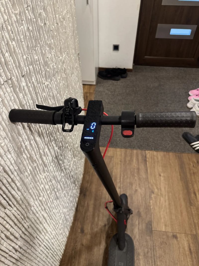 Prodám elektrickou koloběžku Xiaomi Mi Electric Scooter Pro 