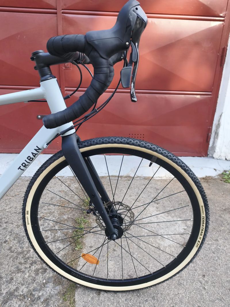 Zánovní gravel Triban RC120 s kotoučovými brzdami, M