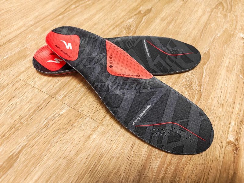 Cyklistické vložky Specialized Red + (vel. 42,5)