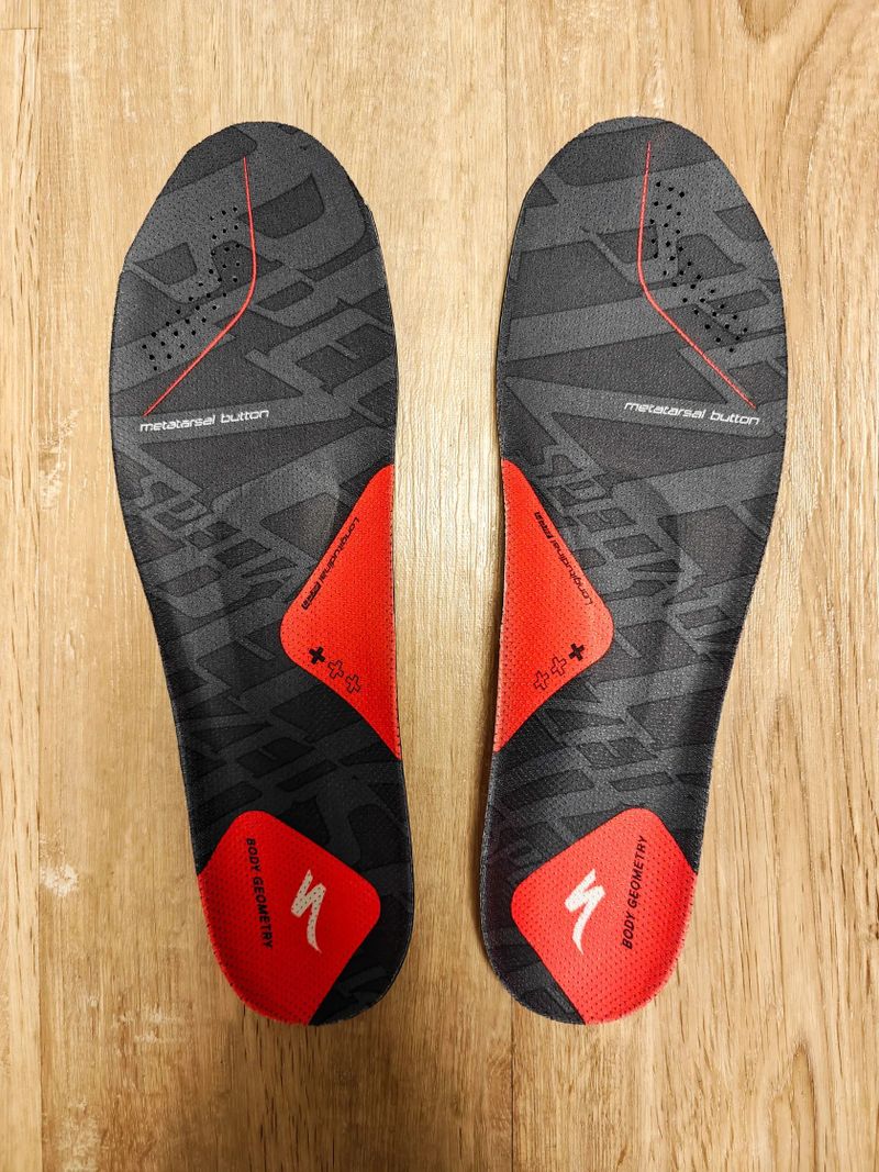 Cyklistické vložky Specialized Red + (vel. 42,5)