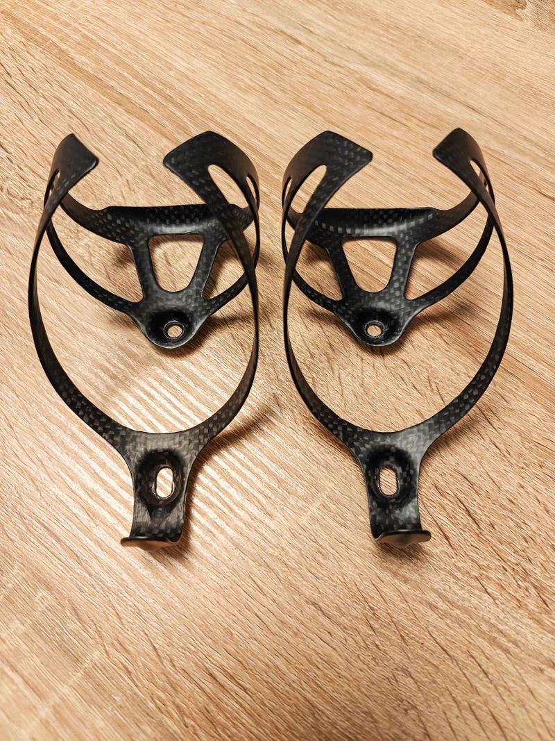 Karbonový košík na láhev, 18 g - 2 ks