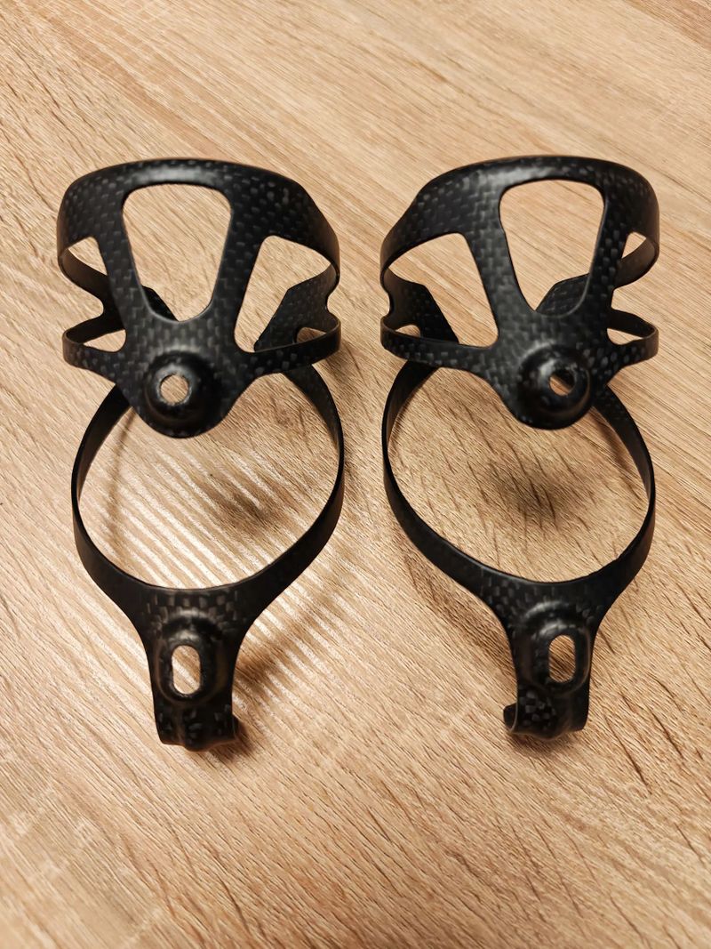 Karbonový košík na láhev, 18 g - 2 ks